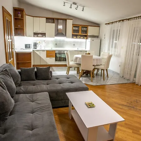 Apartman By The Sea Rat, Omis - 10014 *