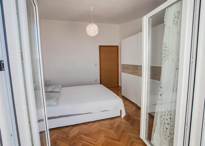 By The Sea Rat, Omis - 10014 *